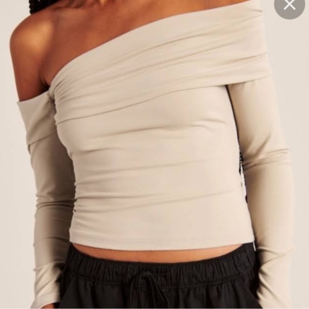 Abercrombie & Fitch Seamless Off-The-Shoulder Top